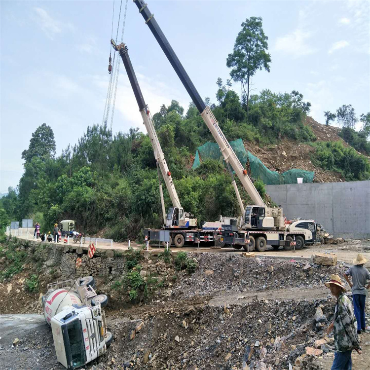 丰县汽车掉沟里叫吊车救援要多少钱